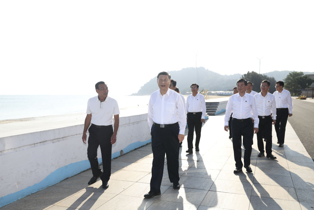习近平在福建考察时强调 扭住目标不放松 一张...